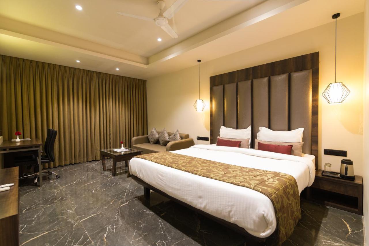 Sentosa Resorts & Water Park Chinchvad Экстерьер фото