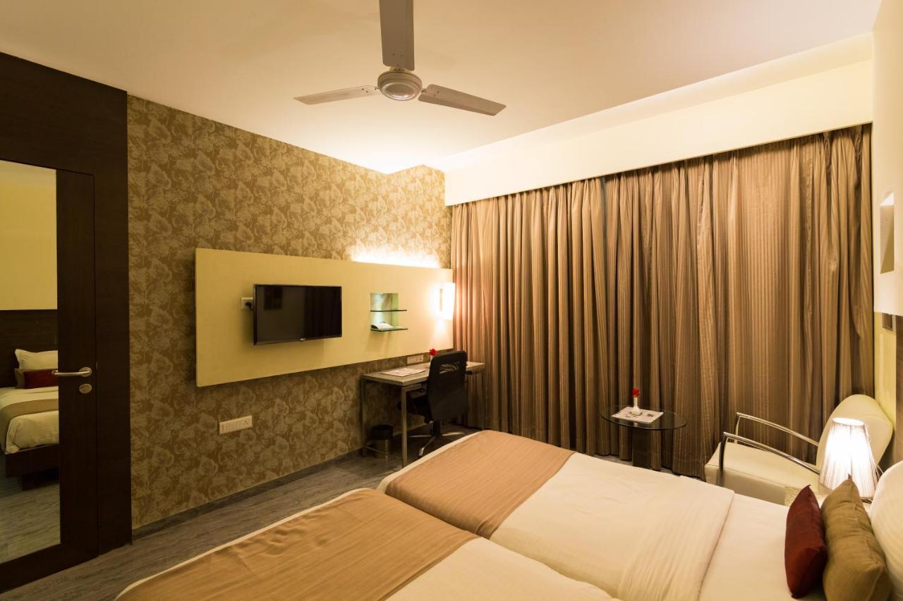 Sentosa Resorts & Water Park Chinchvad Экстерьер фото