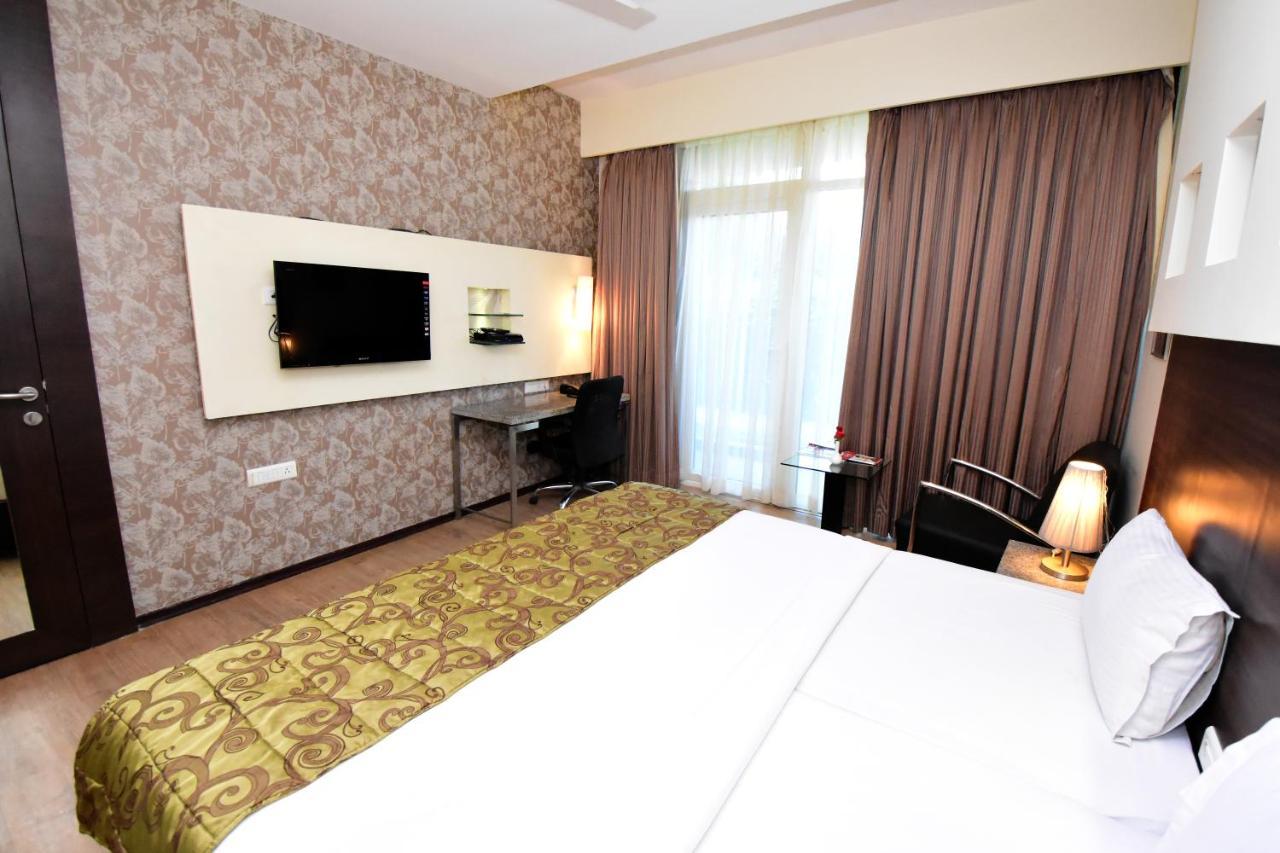 Sentosa Resorts & Water Park Chinchvad Экстерьер фото